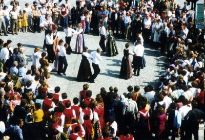 Volkstanz Hauptplatz 1980_Volkstanz Hauptplatz.jpg