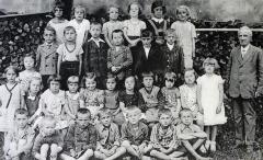 1. Klasse Volksschule in Deutsch Beneschau 1936