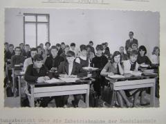 01Die erste Klasse der Handelsschule Freistadt, Schuljahr 1964-1965.jpg