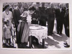 Zeremonie des Nägeleinschlagens am 21.6. 1959.jpg